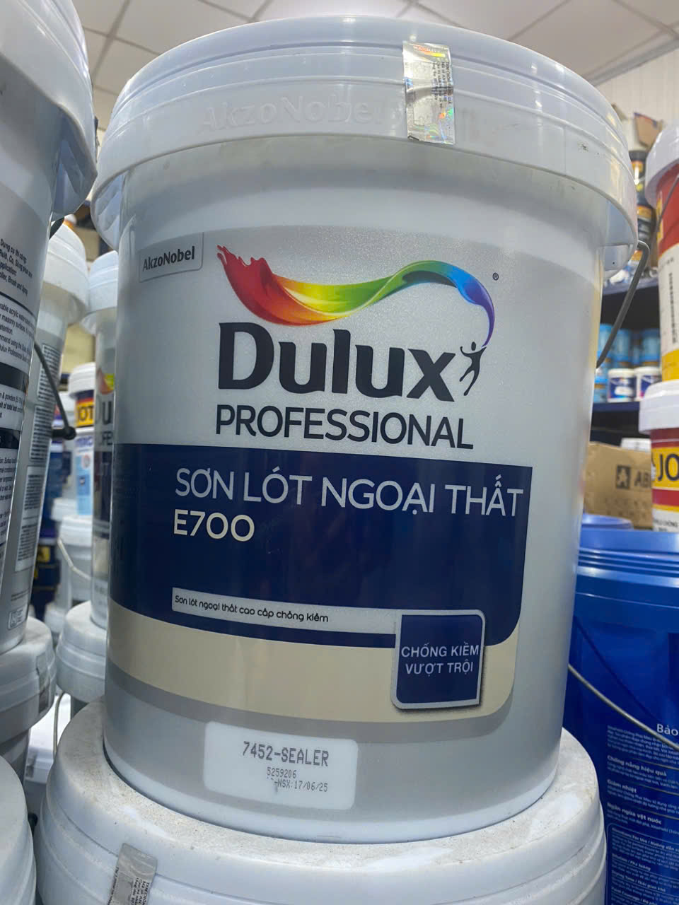 Sơn lót chống kiềm ngoại thất Dulux Professional E700